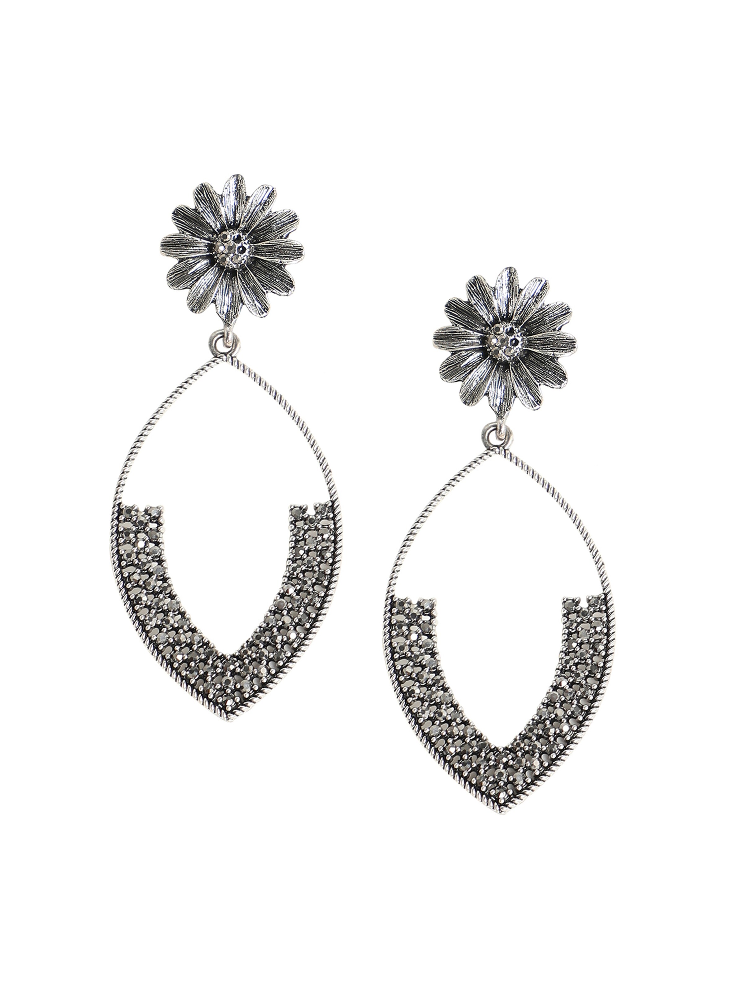 SOHI Oorbellen ' Latonya ' in Zilver: voorkant