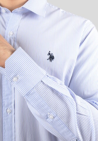 Coupe regular Chemise U.S. POLO ASSN. en bleu