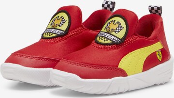 Chaussure de sport PUMA en rouge