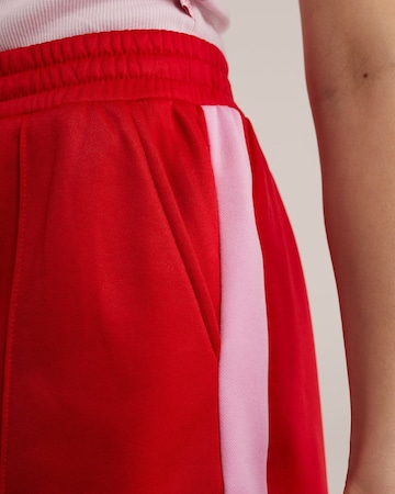 WE Fashion Широка кройка Панталон в червено