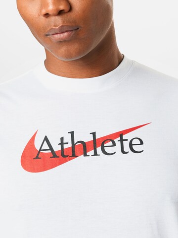 Coupe regular T-Shirt fonctionnel NIKE en blanc