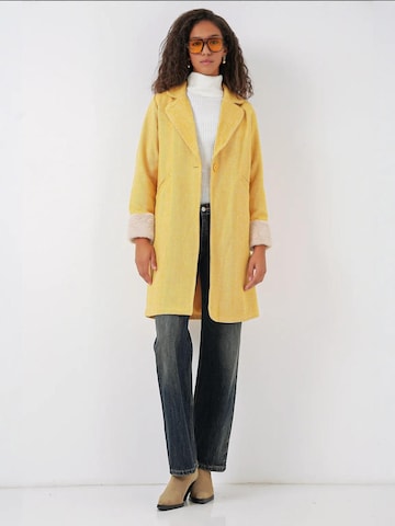 Cappotto invernale 'Mäntel' di Bigdart in giallo