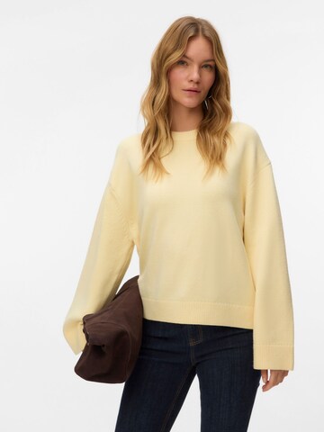 VERO MODA Sweater 'AWLAURA' in Yellow: front