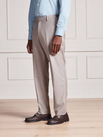 Slimfit Pantaloni con piega frontale 'Signature' di Next in beige: frontale