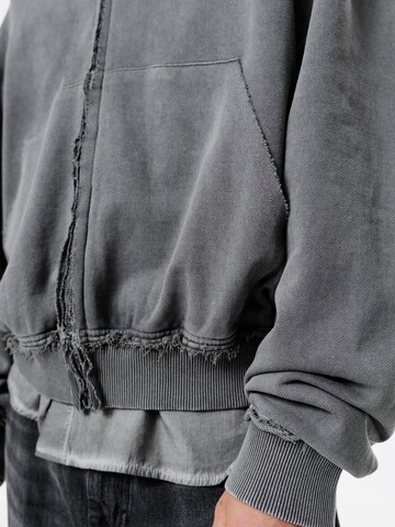 Hanorac de la Pull&Bear pe gri