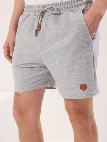 Trendyol Regular Shorts in Blau