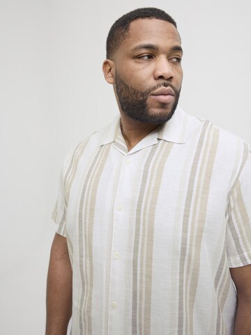 Jack & Jones Plus - Ajuste confortable Camisa en beige