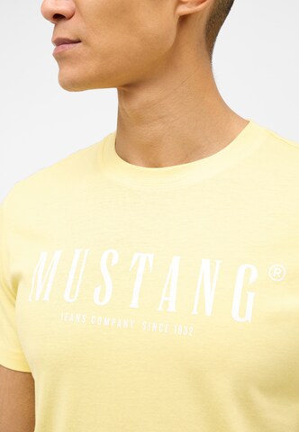 MUSTANG T-Shirt ' Style Austin ' in Gelb