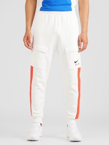 Nike Sportswear Tapered Cargobukser i hvid: forside