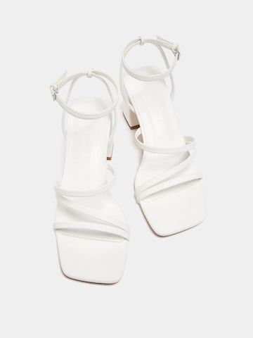 Sandales à lanières Pull&Bear en blanc