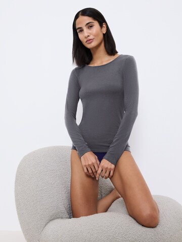 T-shirt ' Beauty Layers ' TRIUMPH en gris