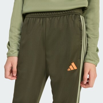 ADIDAS PERFORMANCE - Tapered Pantalón deportivo 'Tiro 25 Essentials' en verde