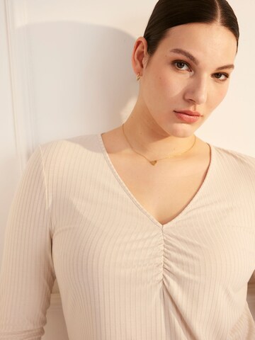Guido Maria Kretschmer Curvy Shirt 'Jasmina' in Beige: Vorderseite