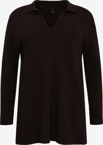 Yoek Sweater in Black: front