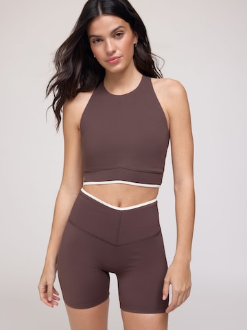 Osia Top in Brown: front