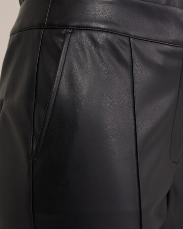 WE Fashion Regular Trousers in Black