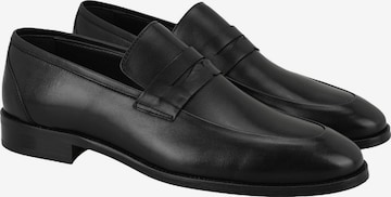 Desa Classic Flats 'Slip-Ons' in Black: front