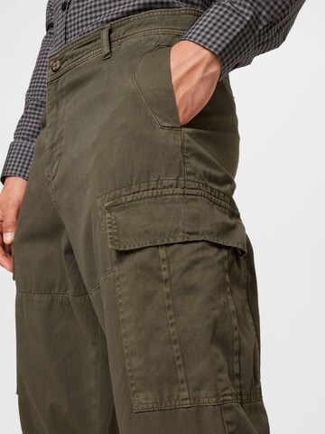 BURTON MENSWEAR LONDON Tapered Cargo trousers in Green