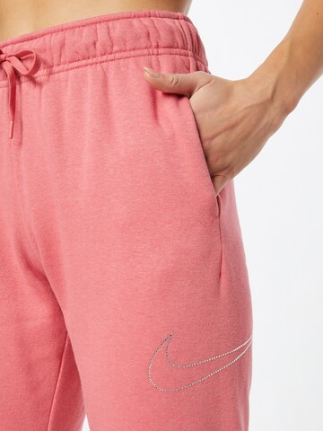 Nike Sportswear Tapered Broek in Roze