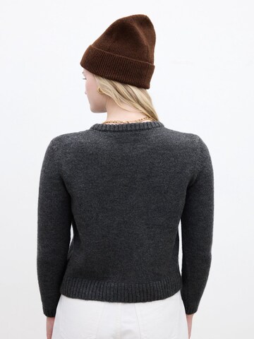 MANUKA Sweater in Grey