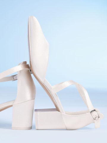 Décolleté di Friends Like These in bianco