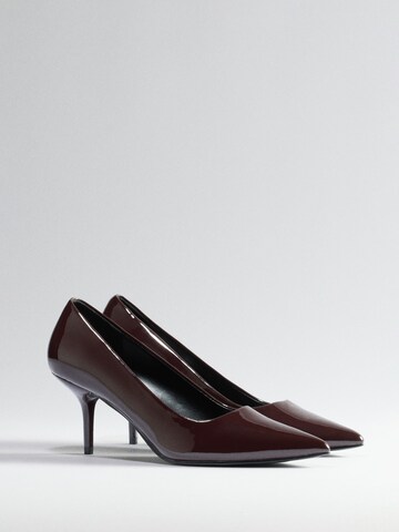 The Set Pumps in Rot