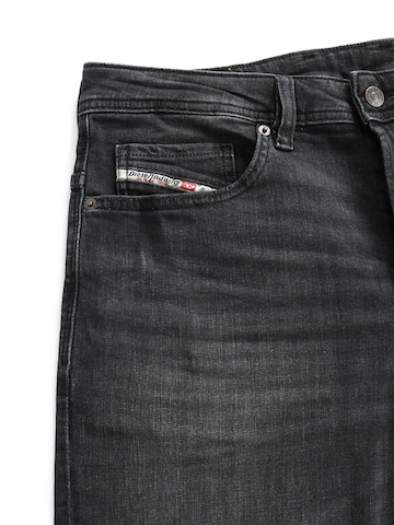 DIESEL Slimfit Jeans 'Straight SAFADO-X'‌ in Grau