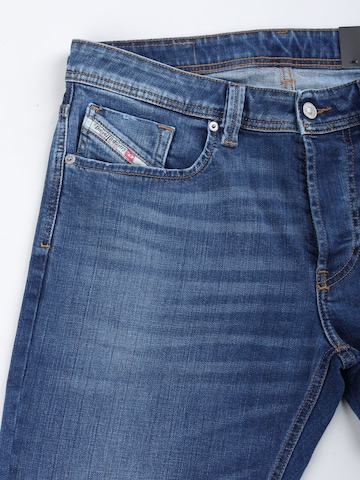 regular Jeans 'MARKEE' di DIESEL in blu