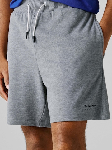 Red Bull Racing x Pepe Jeans Regular Hose in Grau