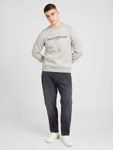 TOMMY HILFIGER Sweatshirt in Grau