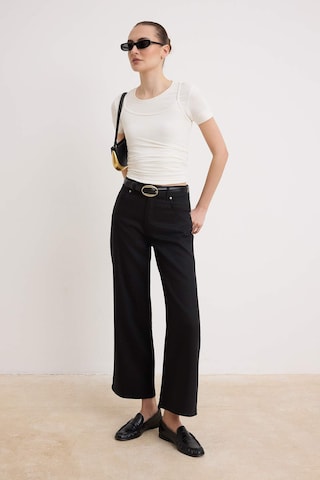 Trendyol Flared Jeans in Black
