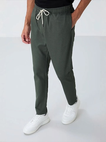 Tommy Life Tapered Workout Pants 'Jogginghose' in Green