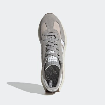 ADIDAS ORIGINALS Låg sneaker 'Retropy E5' i grå