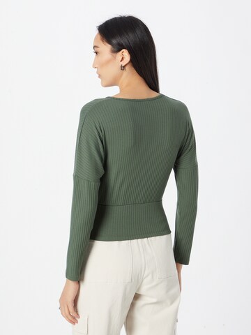 ABOUT YOU Shirt 'Ludmilla' in Groen