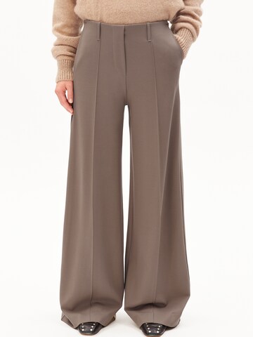 ARMEDANGELS Regular Trousers in Brown: front