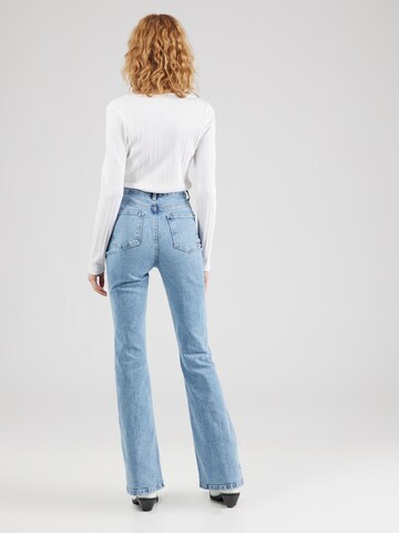 Trendyol Flared Jeans in Blau