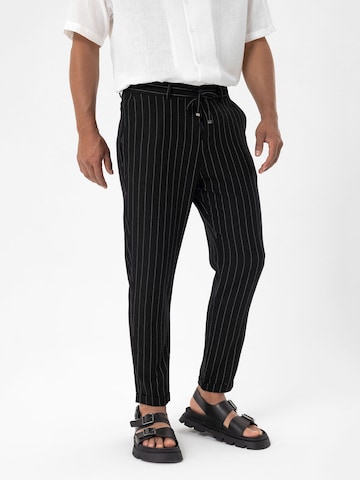 Tapered Pantaloni di Dandalo in nero