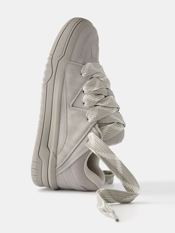 Bershka Sneakers laag in Grijs