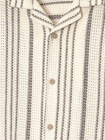 Pull&Bear Comfort fit Koszula w kolorze biały
