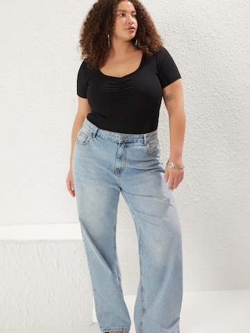 Maglietta di Trendyol Curve in nero