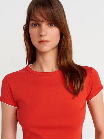 Maglietta 'T-Shirts' di Dilvin in rosso