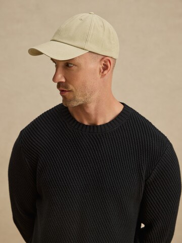 DAN FOX APPAREL Кепка 'Denny' в Бежевый: спереди