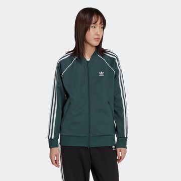 ADIDAS ORIGINALS Sweatjacka 'Primeblue Sst' i grön: framsida