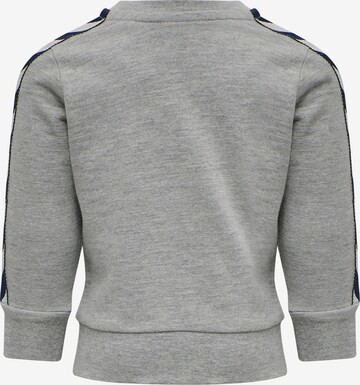 Completo sportivo di Hummel in grigio