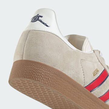 Baskets basses 'Gazelle Manchester United Terrace Icons' ADIDAS ORIGINALS en blanc