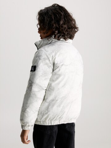 Calvin Klein Jeans Talvitakki 'Reversible Marble AOP' värissä harmaa