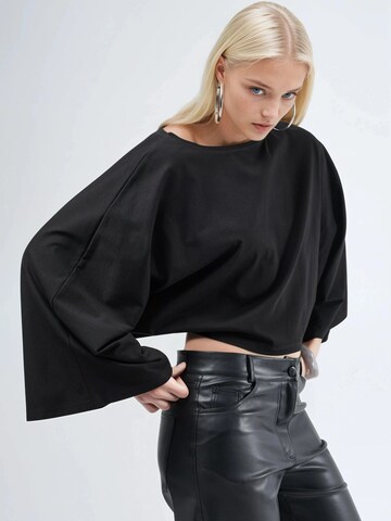 Busem - Blusa em preto
