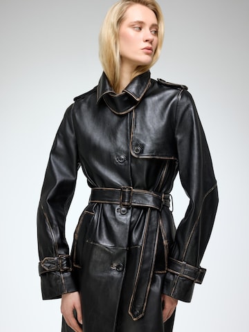 Cappotto invernale 'Helena' di V S P in nero