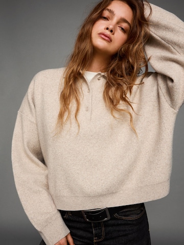 BershkaPulover - smeđa boja