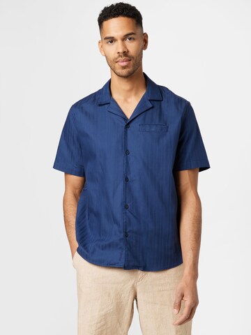 Coupe regular Chemise Woodbird en bleu : devant